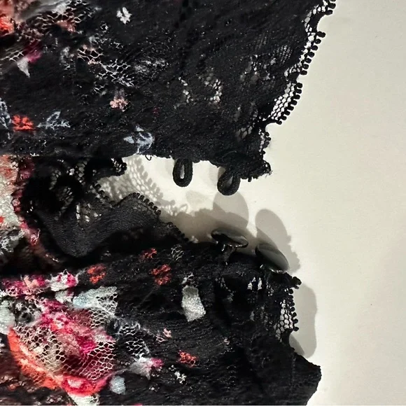 EUC Almost Famous lace top size S - Picture 5 of 6